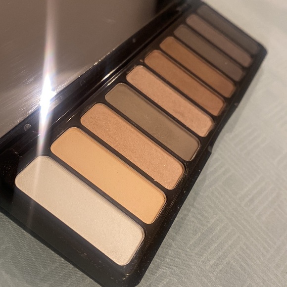 E.L.F. Everyday Smokey Eyeshadow Palette - Picture 2 of 5
